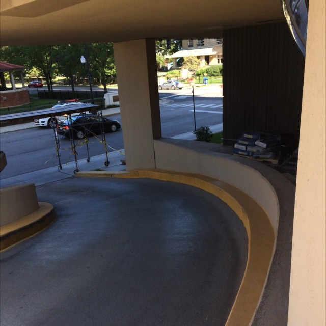 Exit curved downledge 