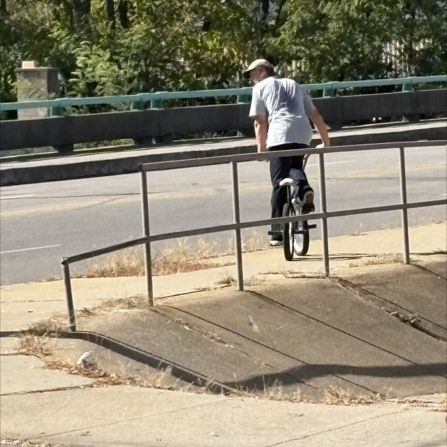 Sub rail 