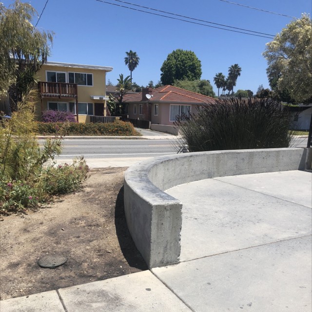 Curved ledge 