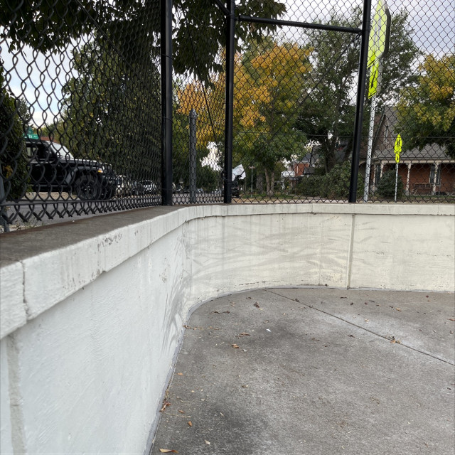 Bank to curve wall
