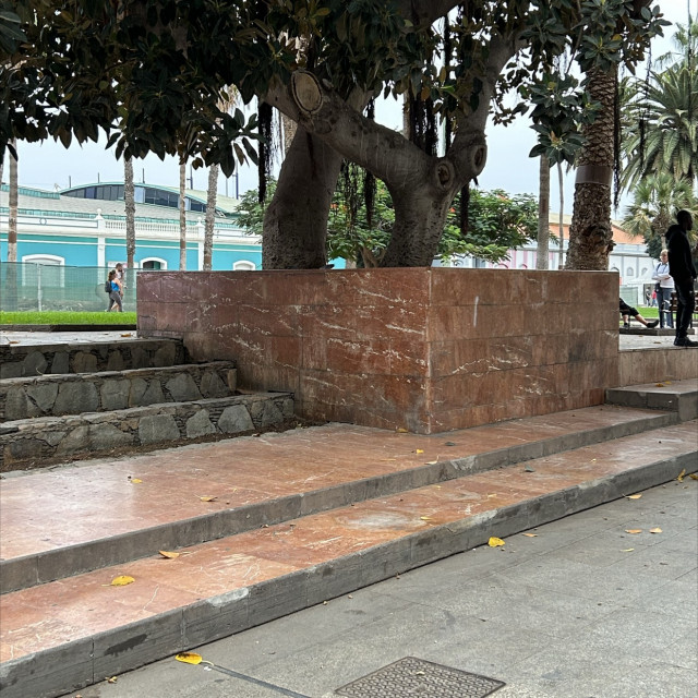 Left side out ledge gap