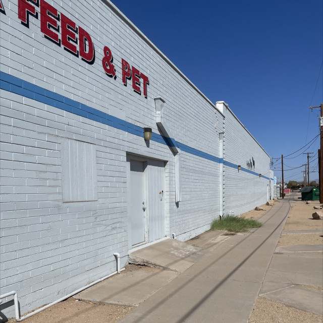 bank to wall over pipe
