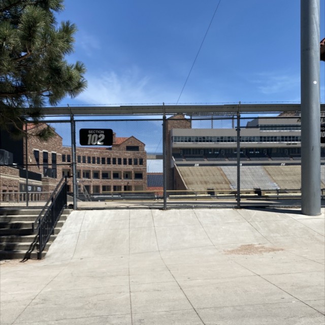 Bank to fence and side rail 