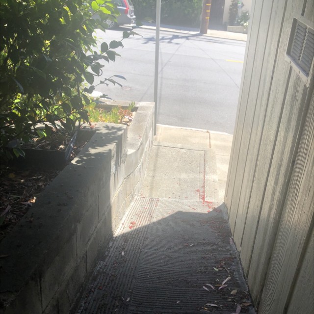 Bank with with manny pad and a gap at the end.