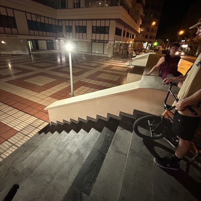 Right side ledge