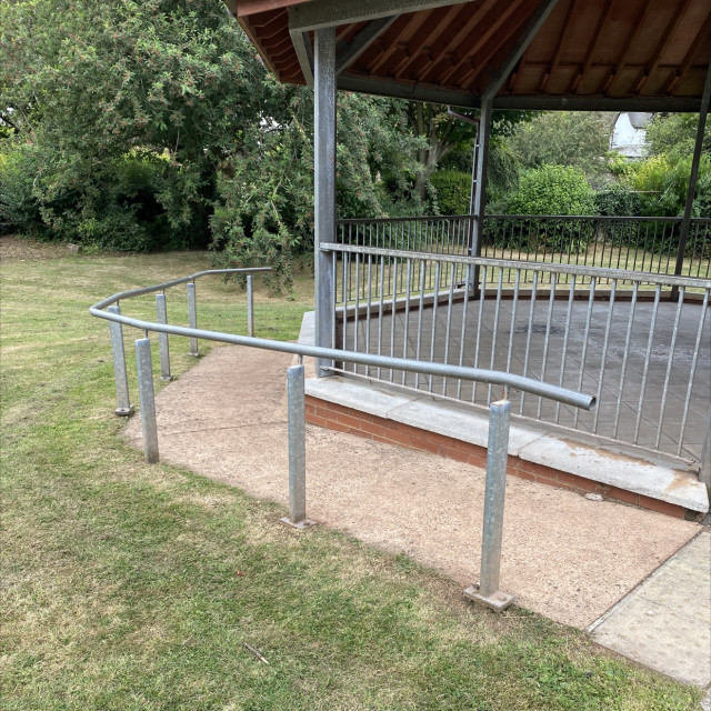 Band stand rail