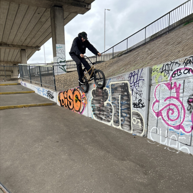 Up ledge under cover