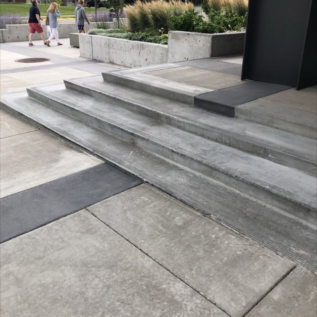 Stairs / ledges