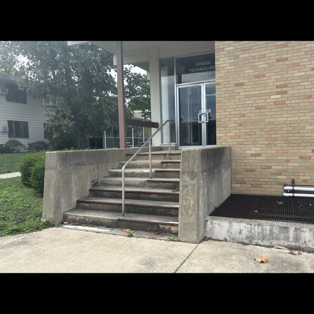 7 stair with walls