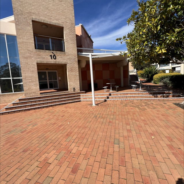 Macauthur uni plaza area 
