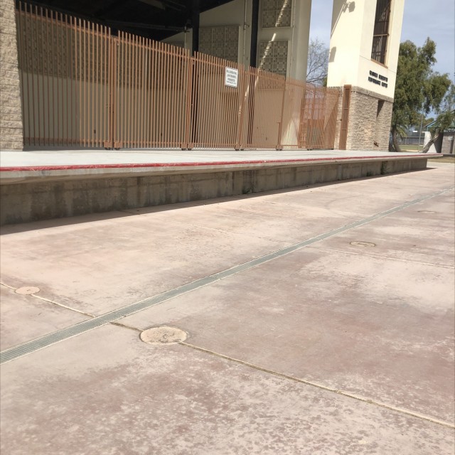 2 1/2 foot tall ledge. 