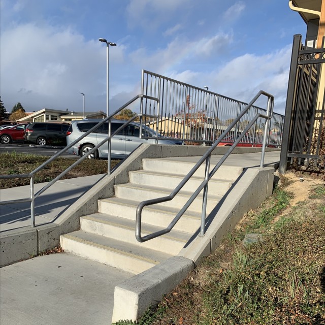 6 stair with a kinked low rail 