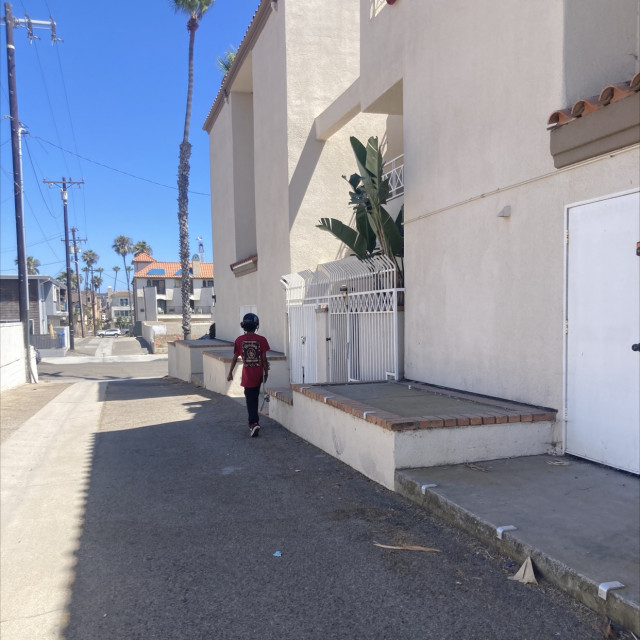 Beach alley way ledges 
