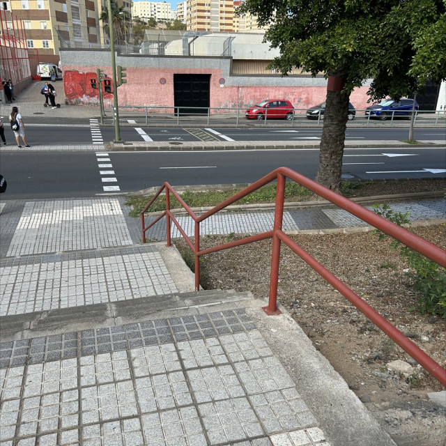 Left and right side rail