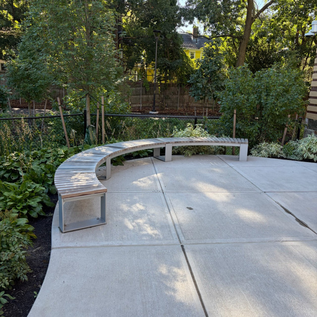 Curve bench