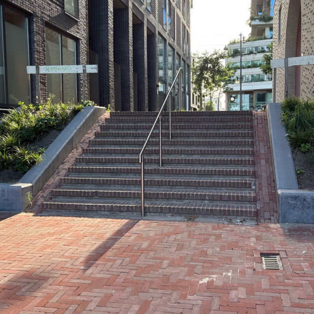 Ali rail or micro ledge 