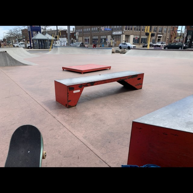 Juxtaposition Sk8/art plaza 