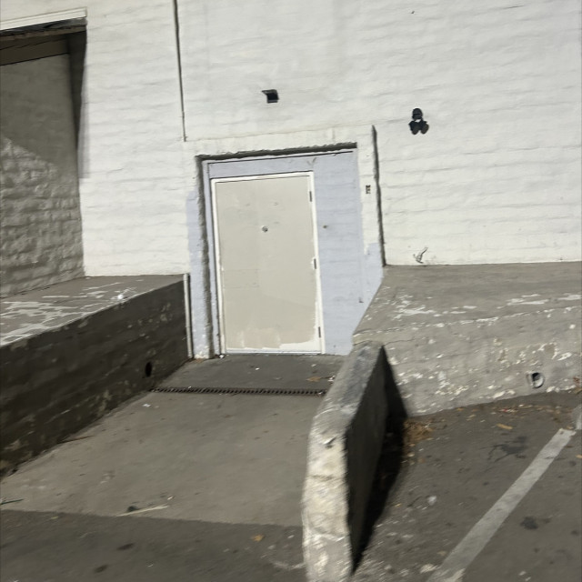 Drop ledge and stage 