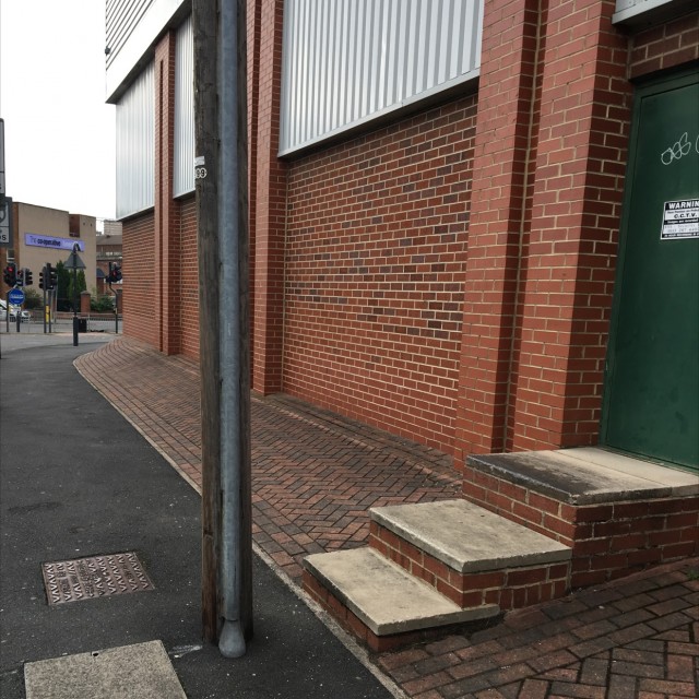 Banks with ledge 