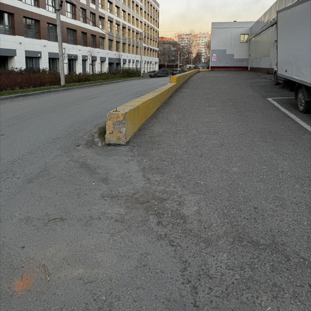 Komsomolskiy 50 floor ledge