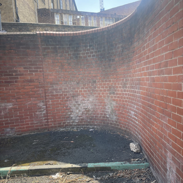 Curved wall