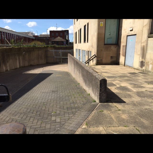 Court wall/set