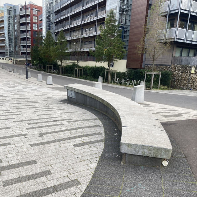 Curved ledge