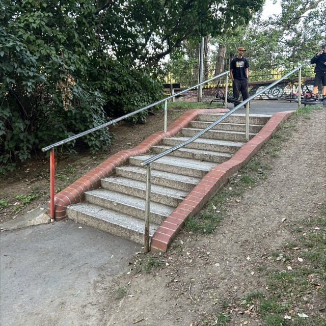 Low rail1