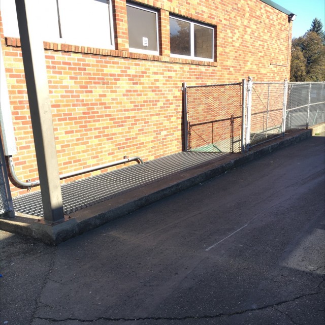 Curb grind spot 