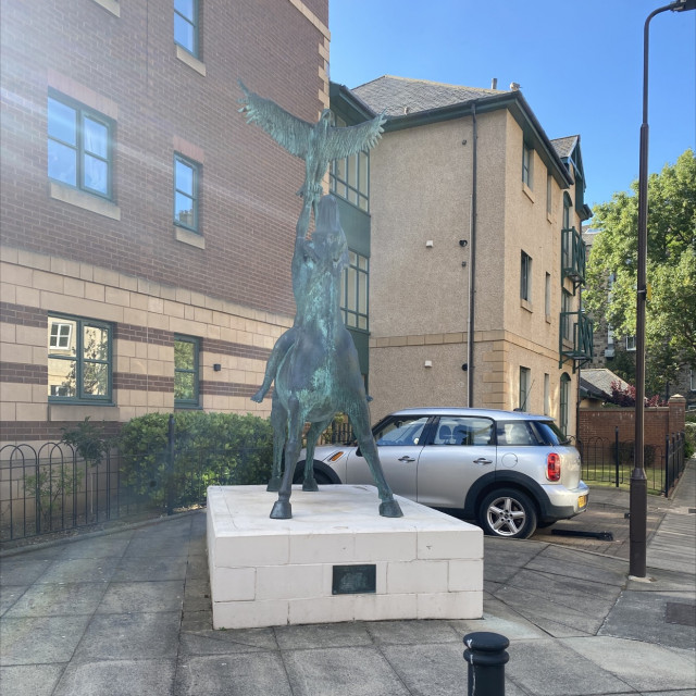 Ledge/Statue thing 
