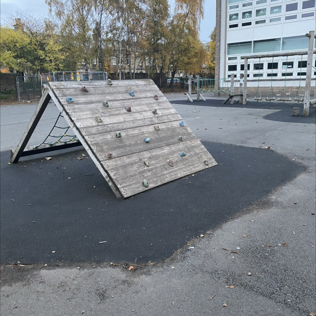 Climbing wall bank 