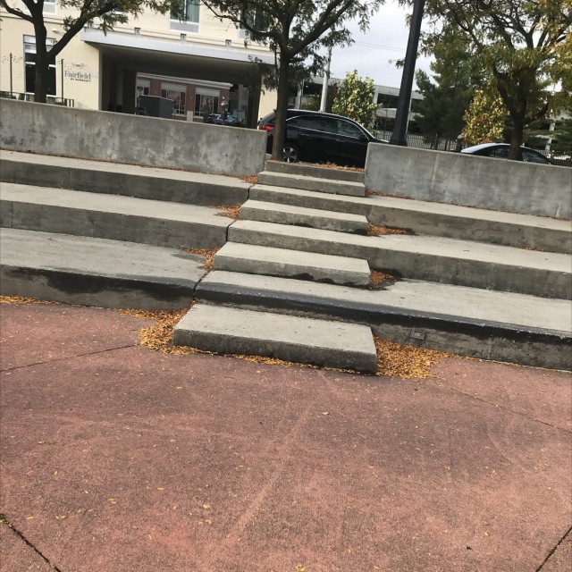 Plaza Ledges