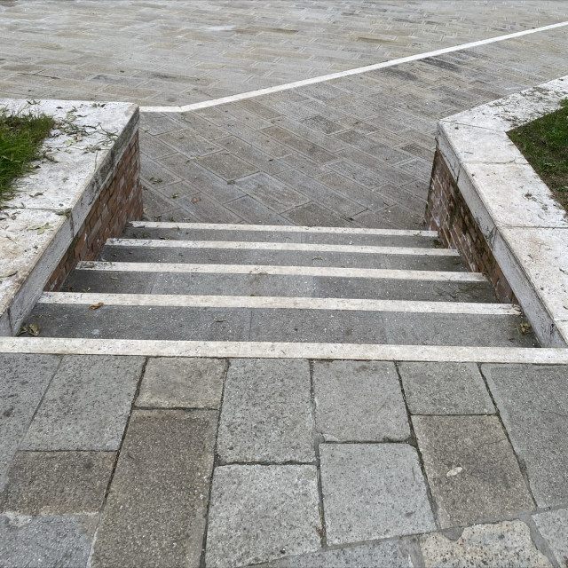 piccola sporgenza esterna