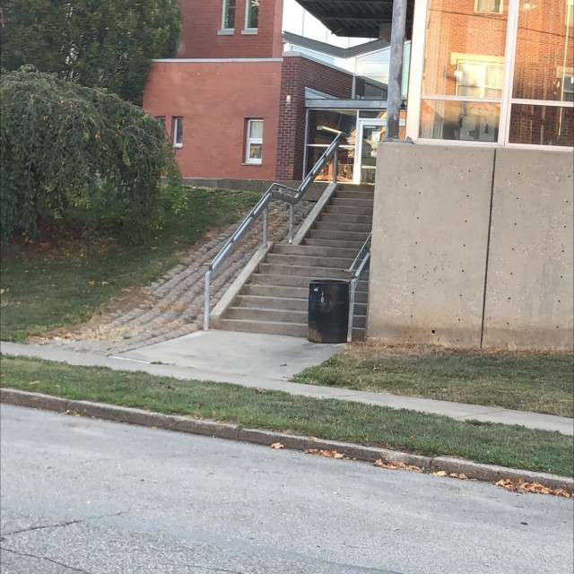 Righty rail to rail