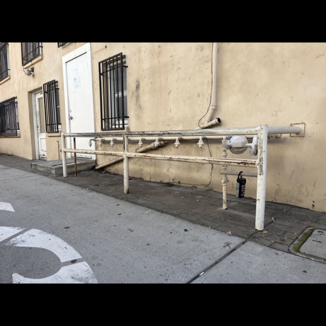 Alley Flat Round Rail
