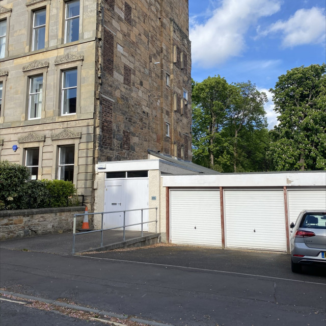 Roof bank to wall and large drop 