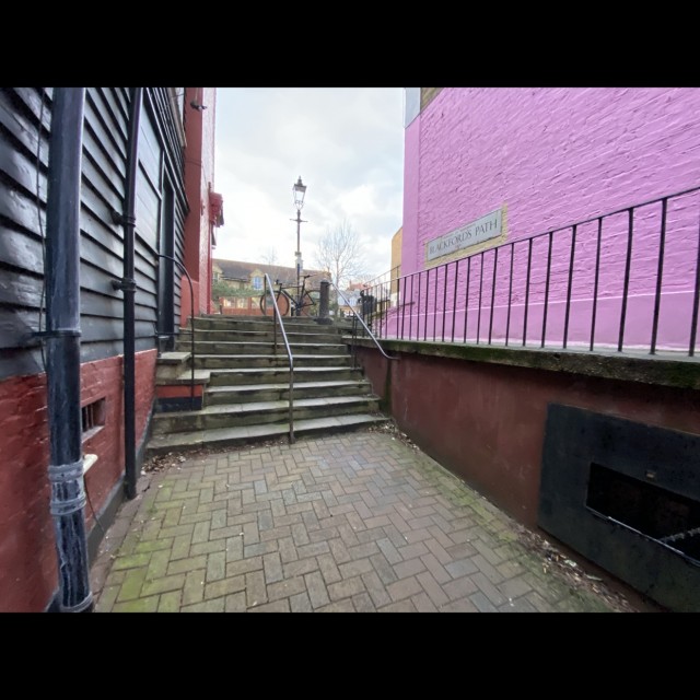 Down rail and hoo rail gap