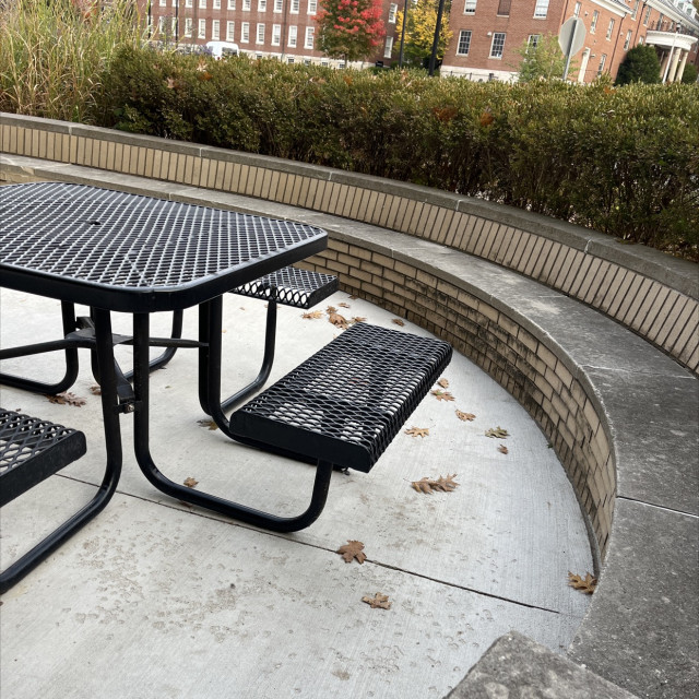 Curved ledge