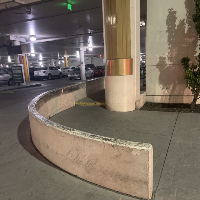 Curved ledge 