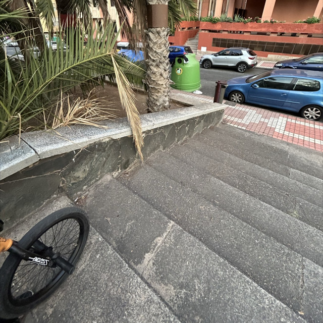 Left side ledge