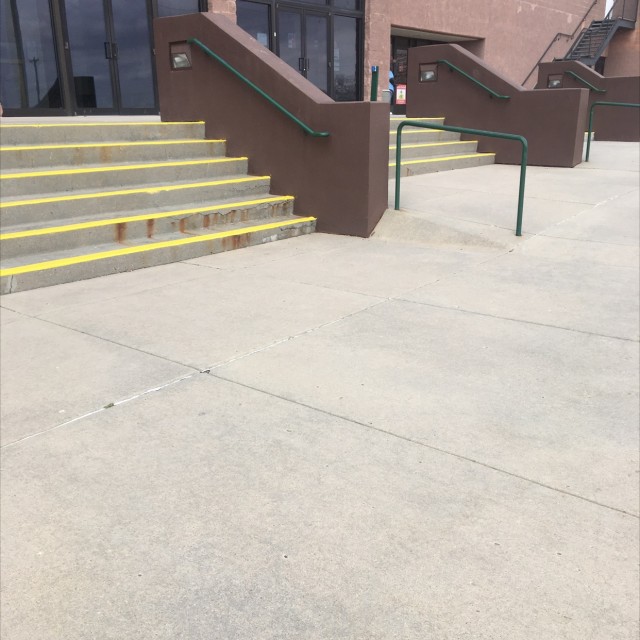 Multiple set of stairs ranging to 4 to 7 and nice hubba nice little kicker