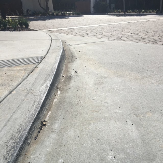 Buttery down curb