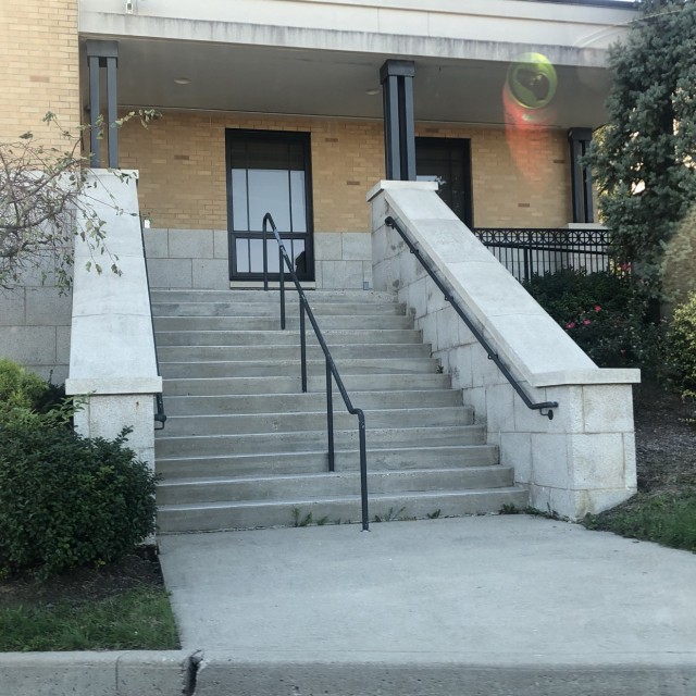 Short run up ledge rail