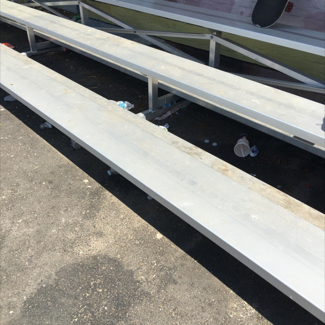 Small bowl and a bleacher you can board slide