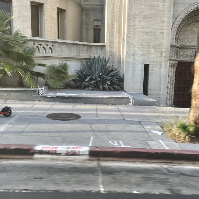 Mani pad ledge