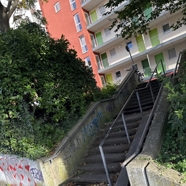 Kink next to Main Street 