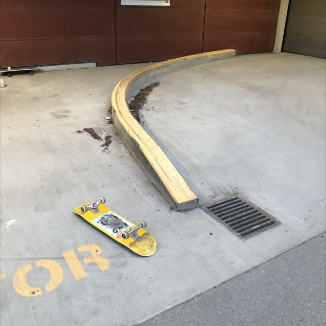Curve Ledge