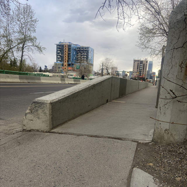 Upledge barrier