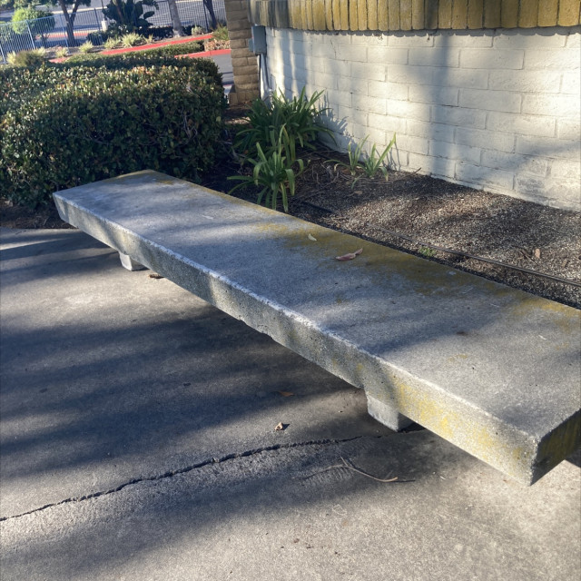 Bench ledge for grinding bring wax to skate if