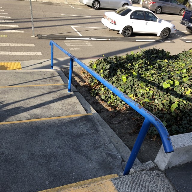 Knobbed short rail 